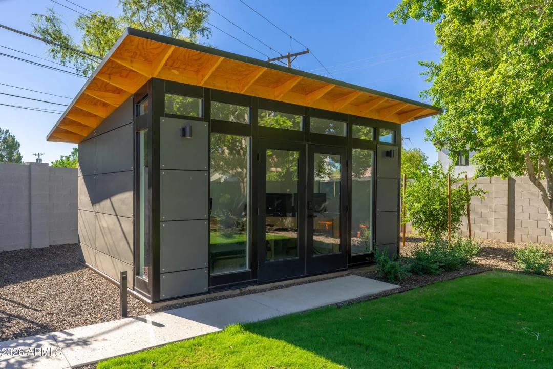 Real Estate Picture 17