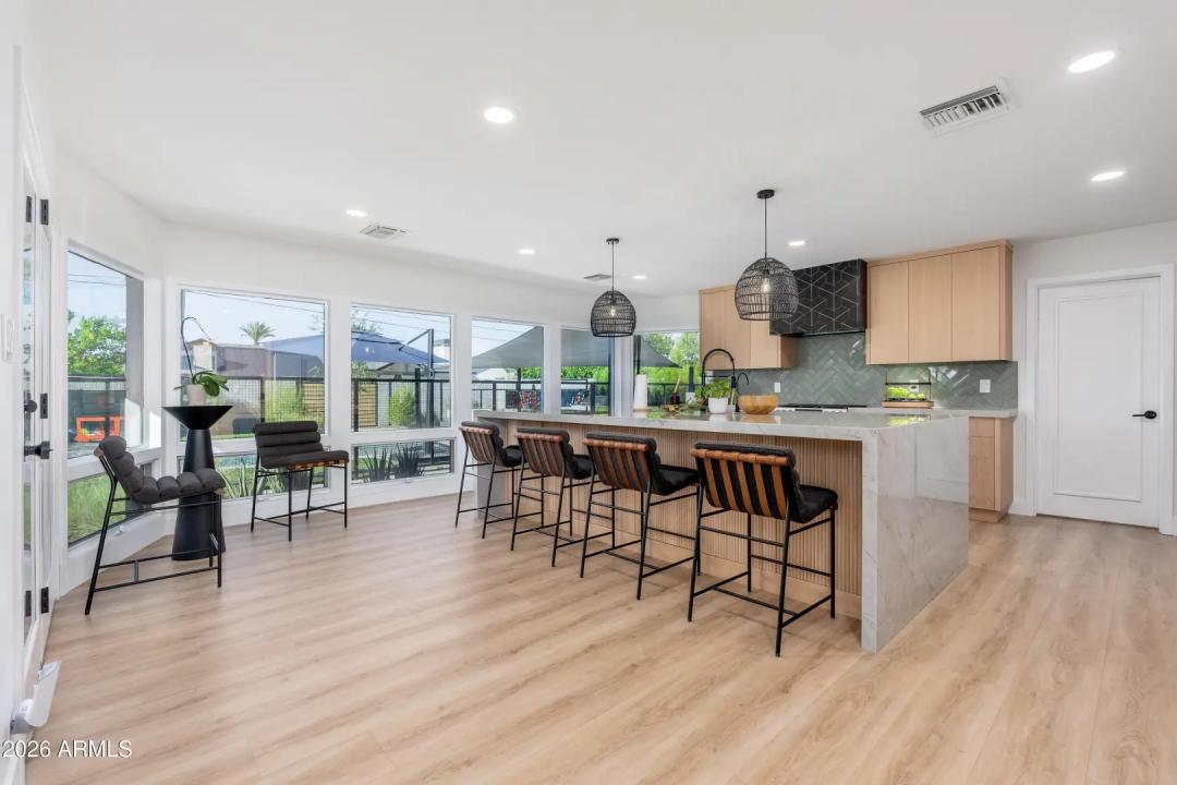 Real Estate Picture 30