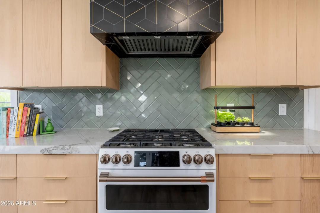 Real Estate Picture 37
