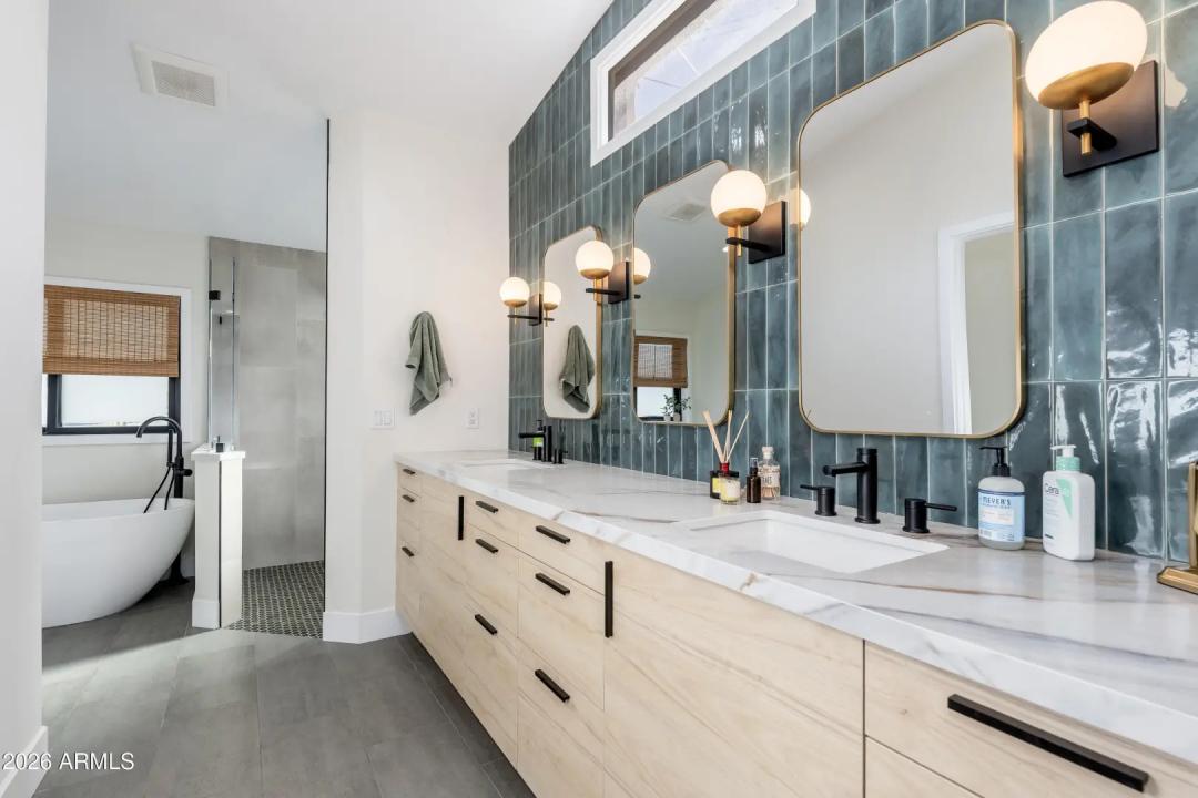 Real Estate Picture 43