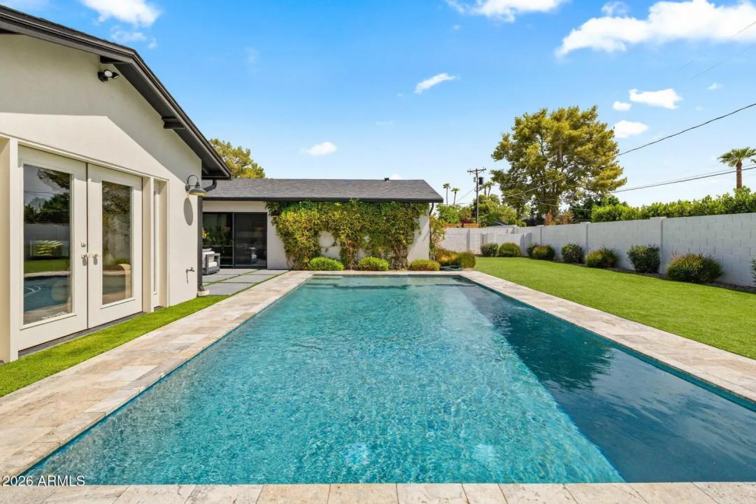 Real Estate Picture 8