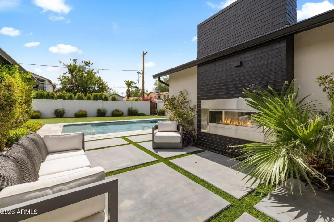 Real Estate Picture 9