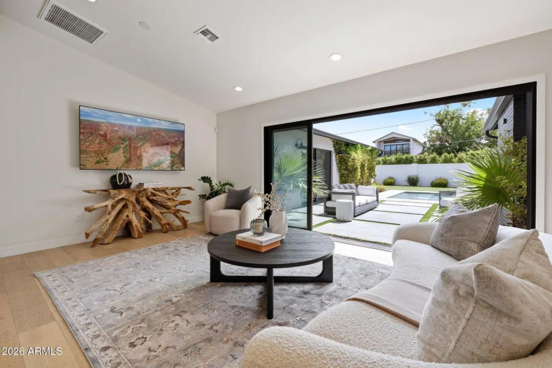 Real Estate Picture 10