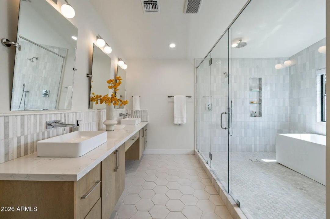 Real Estate Picture 19