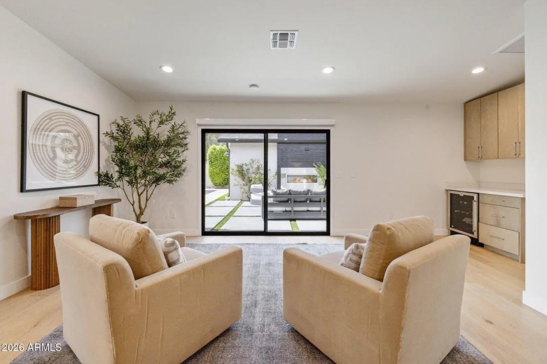 Real Estate Picture 18