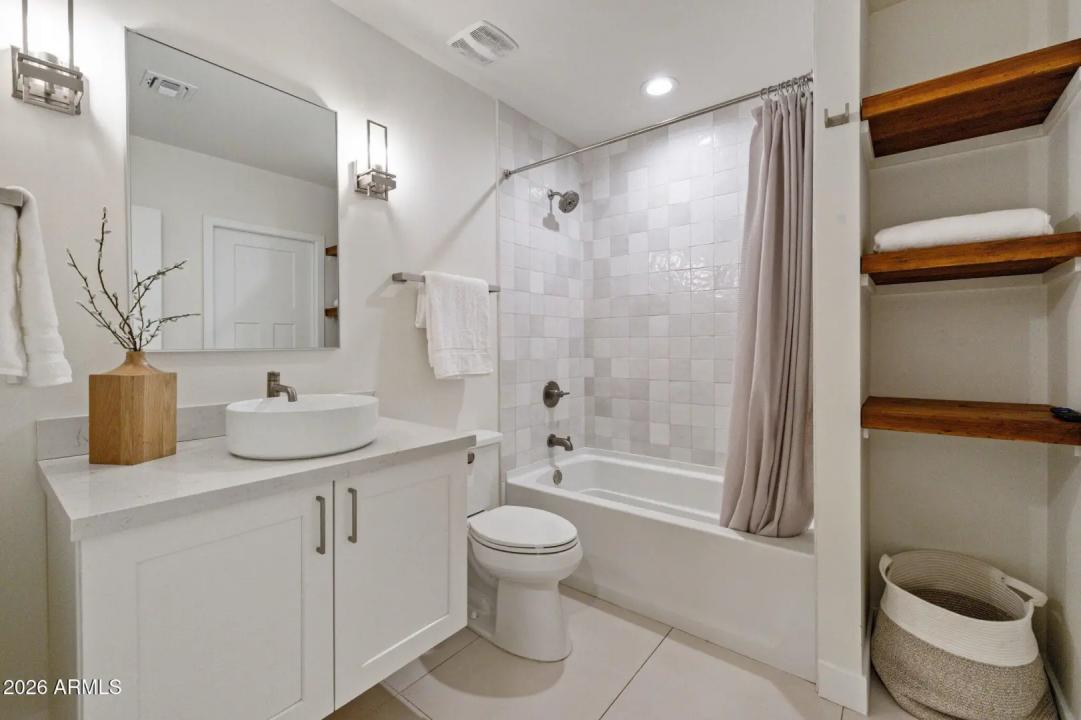 Real Estate Picture 23