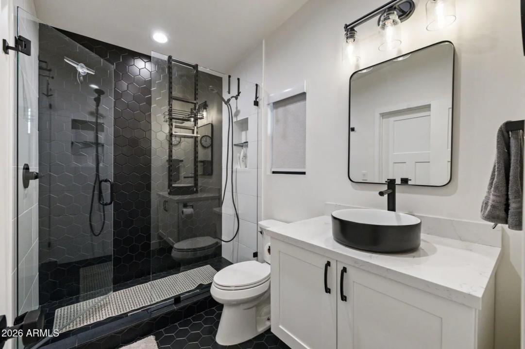 Real Estate Picture 24