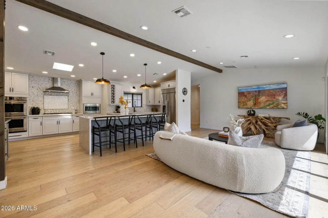 Real Estate Picture 11