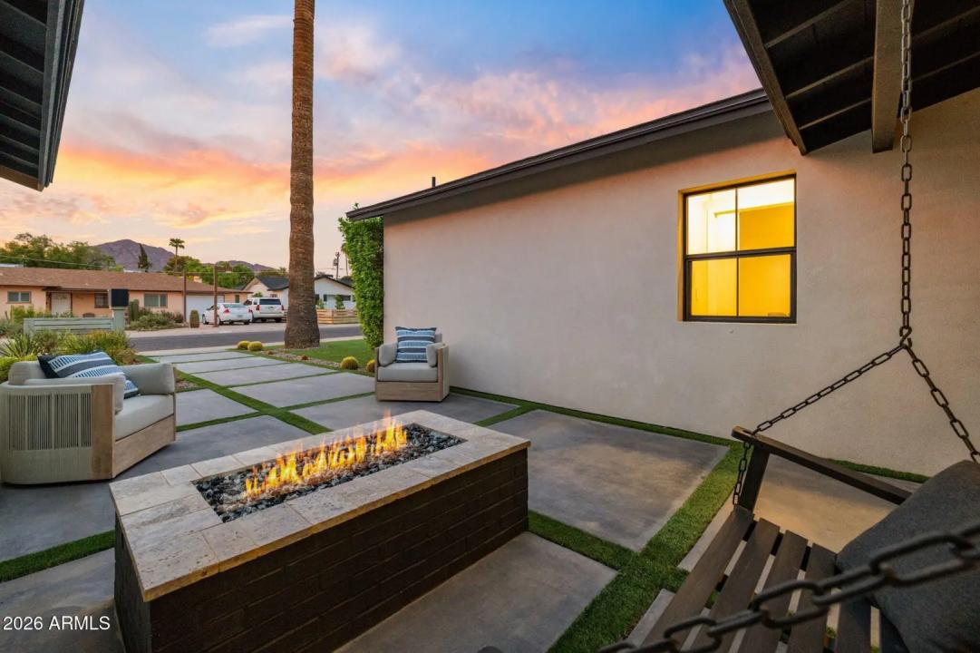 Real Estate Picture 3