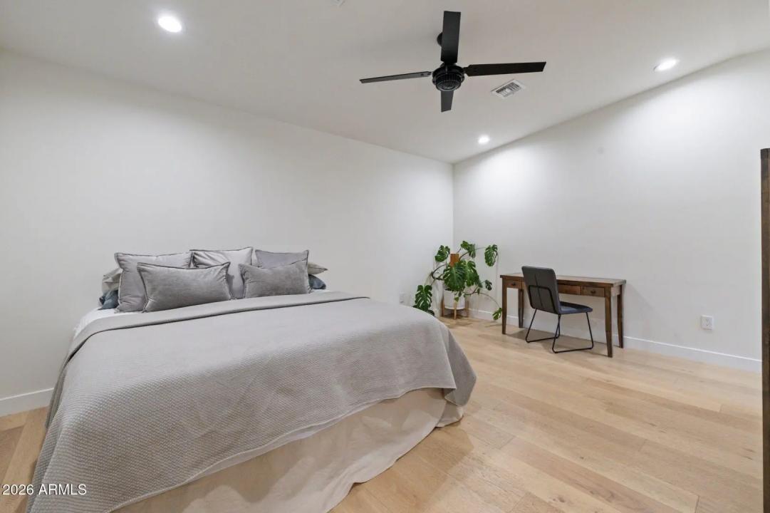 Real Estate Picture 22