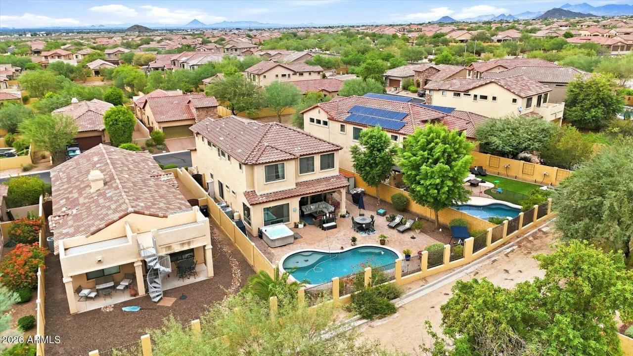 Real Estate Picture 5