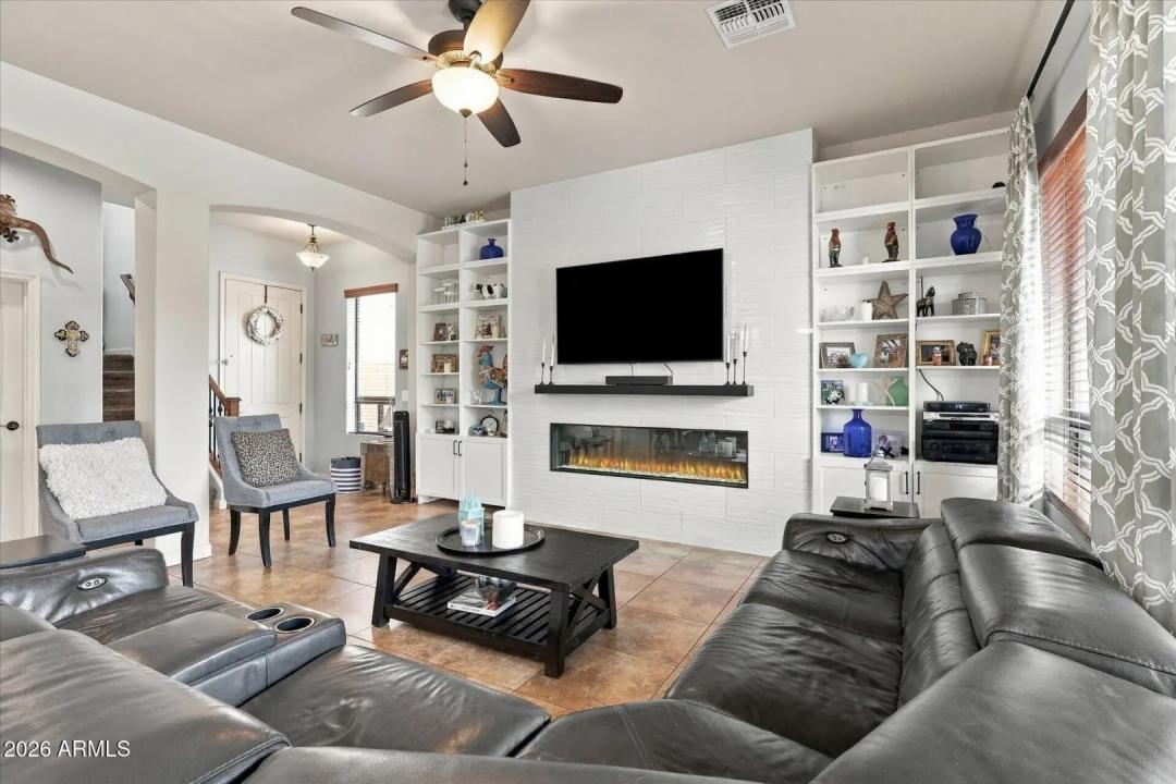 Real Estate Picture 8