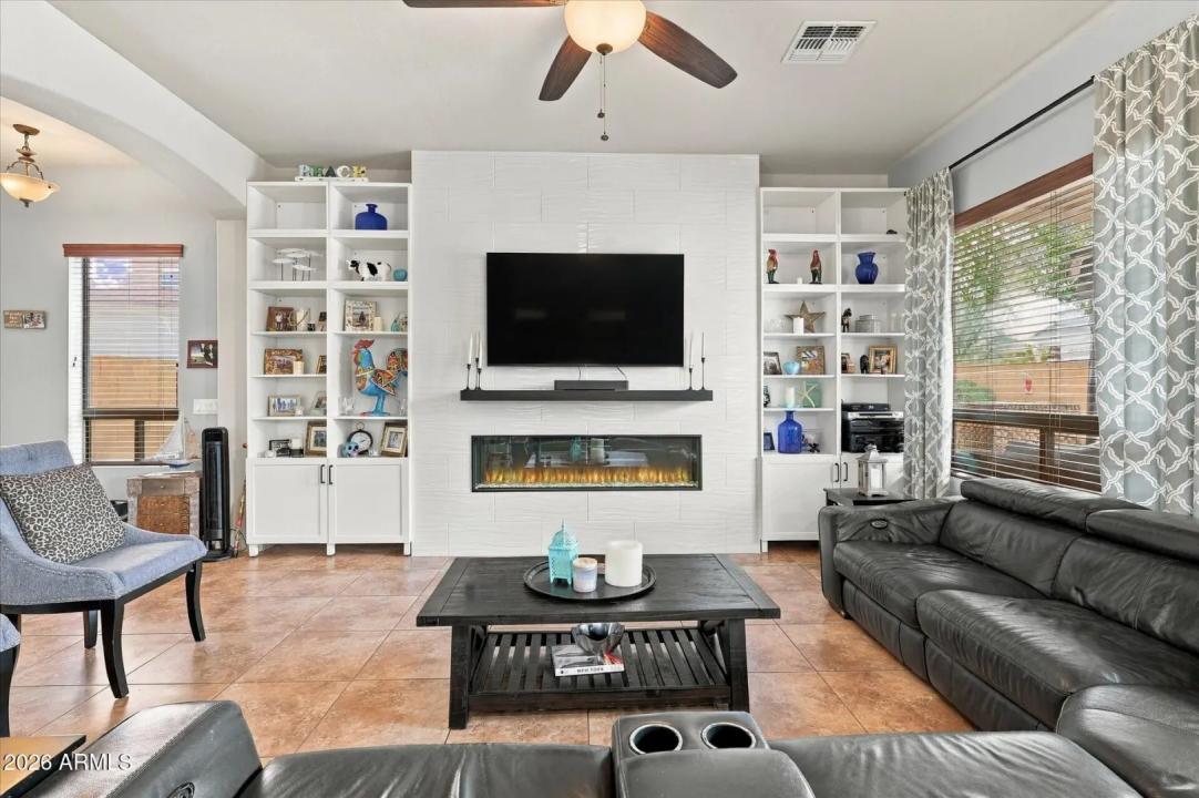 Real Estate Picture 9