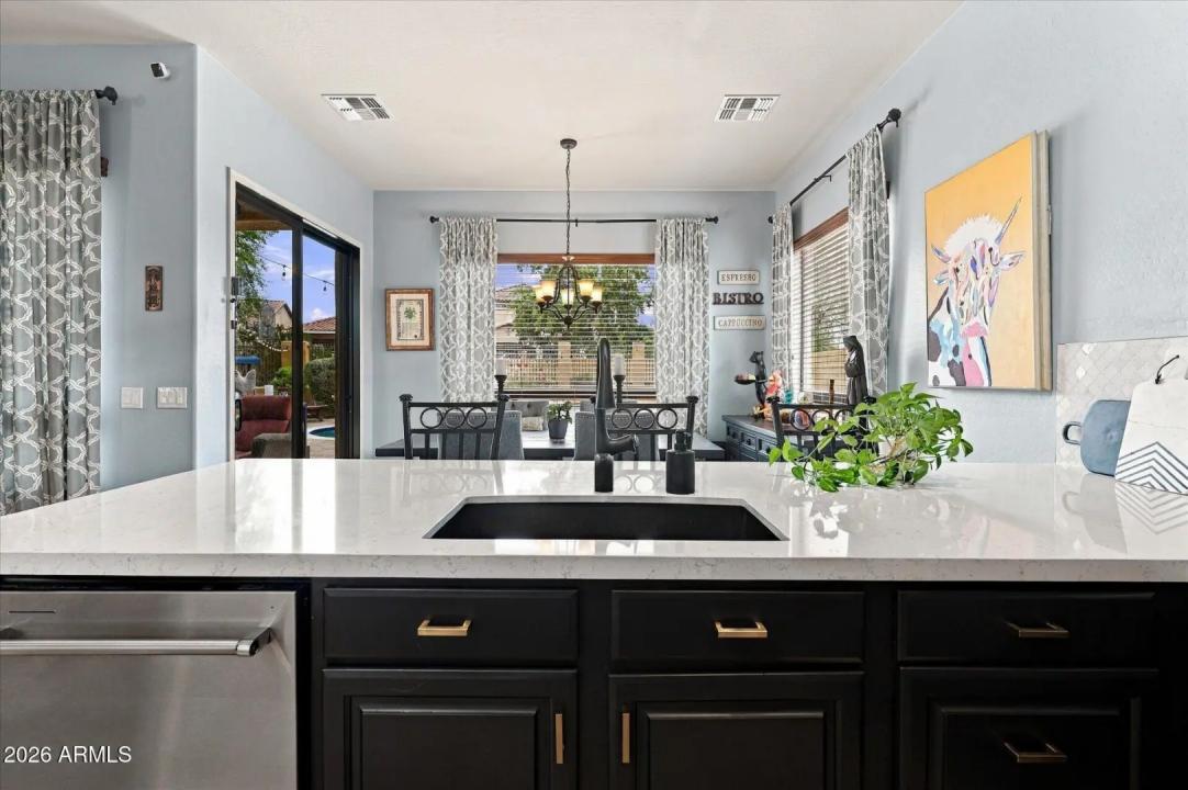 Real Estate Picture 17