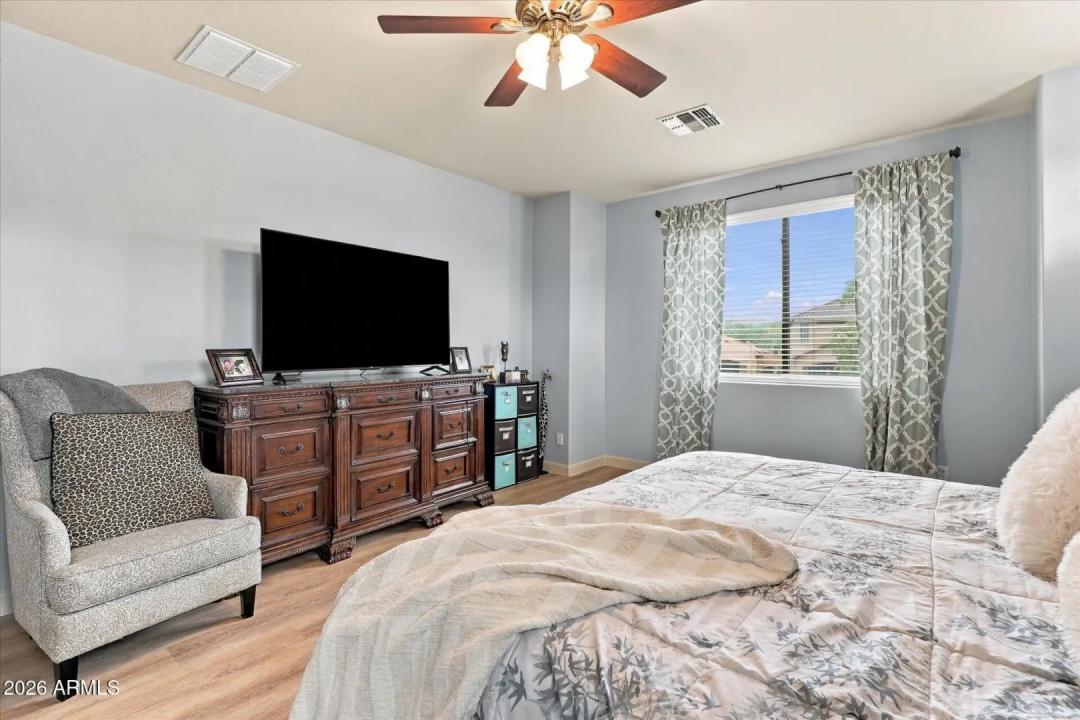 Real Estate Picture 30