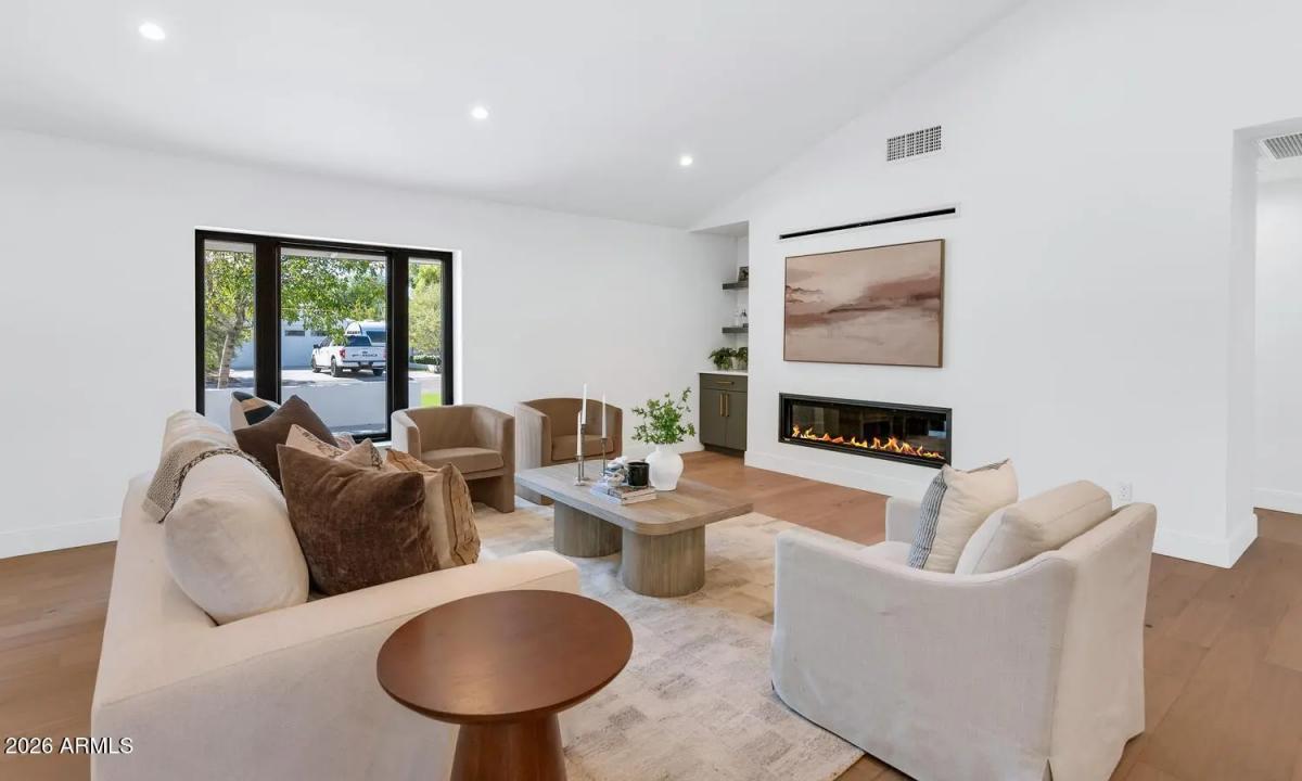 Real Estate Picture 4