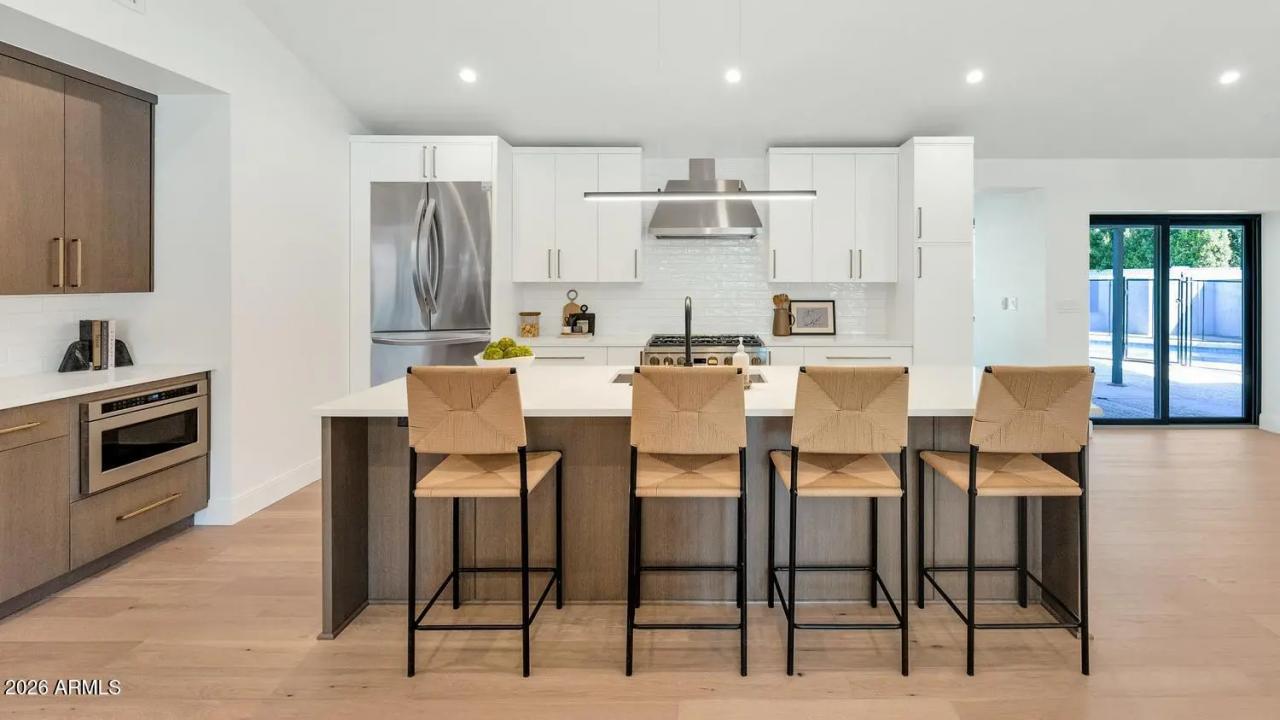 Real Estate Picture 9
