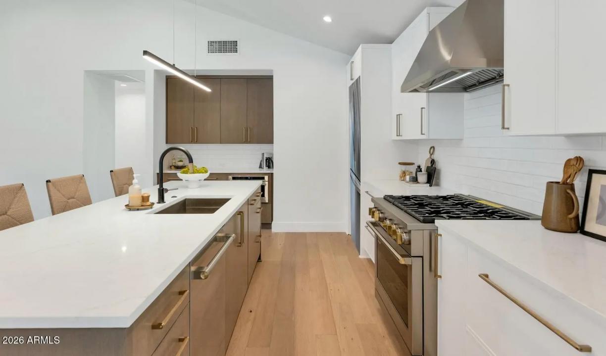 Real Estate Picture 12