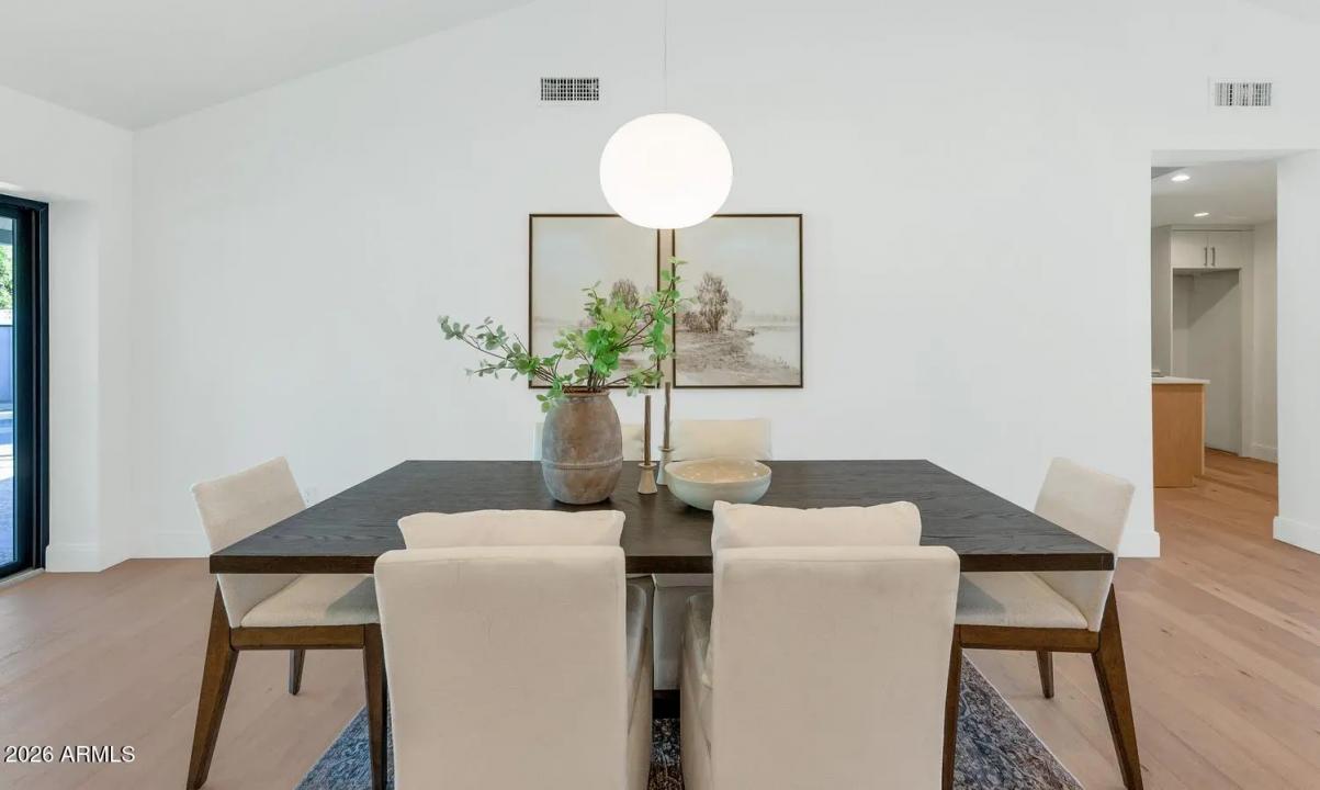 Real Estate Picture 8