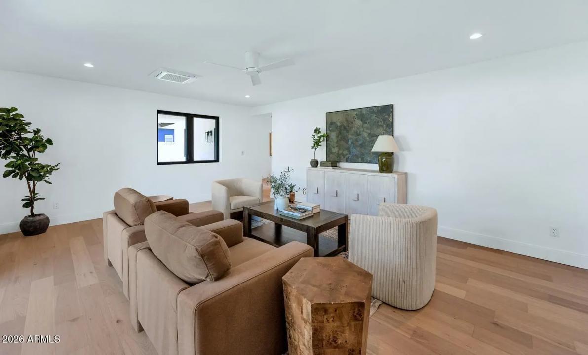Real Estate Picture 14