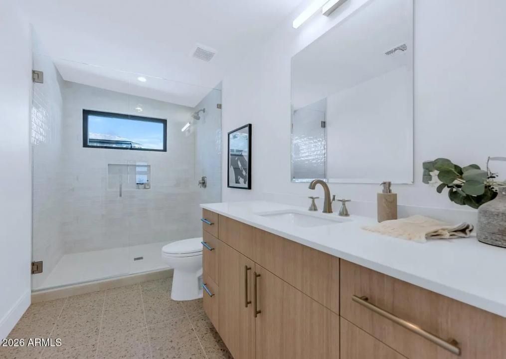 Real Estate Picture 21