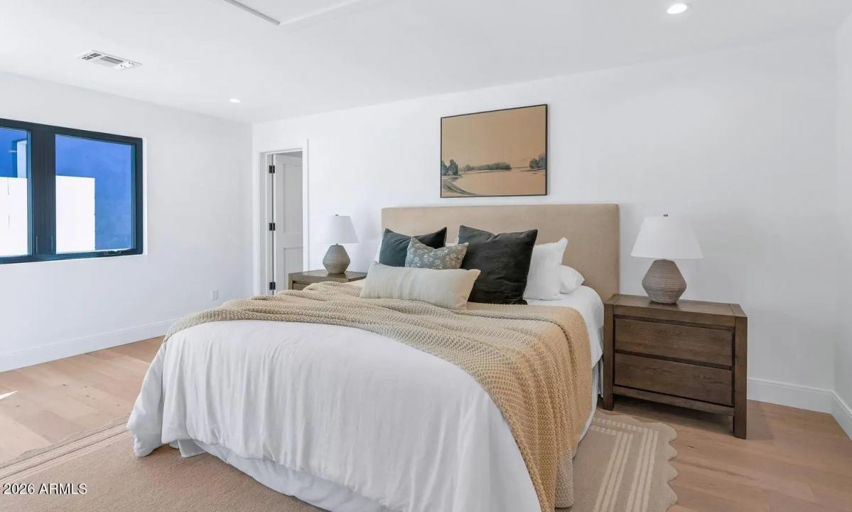 Real Estate Picture 16