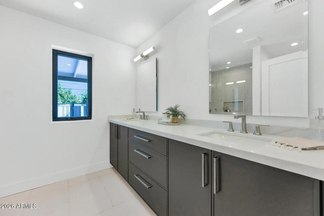 Real Estate Picture 17