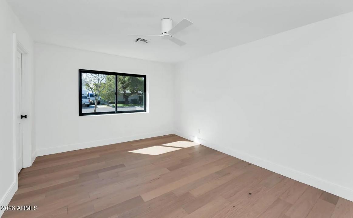 Real Estate Picture 22