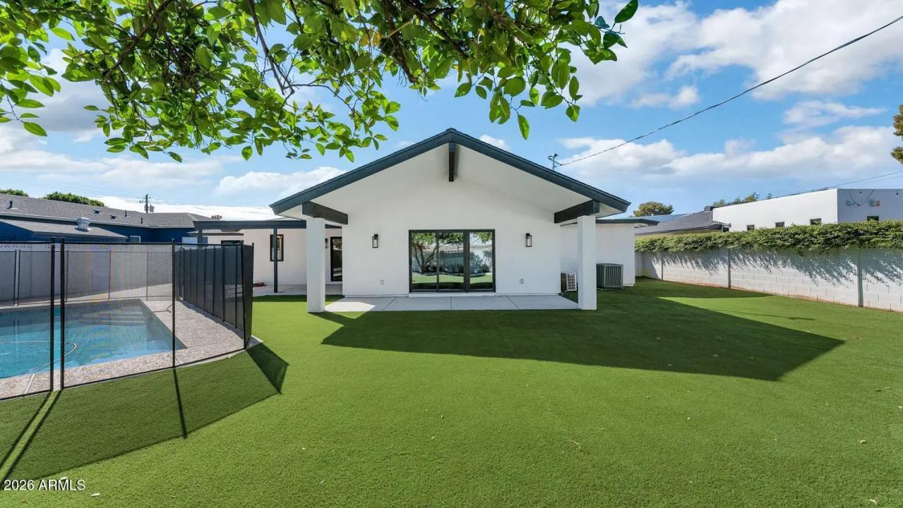 Real Estate Picture 30