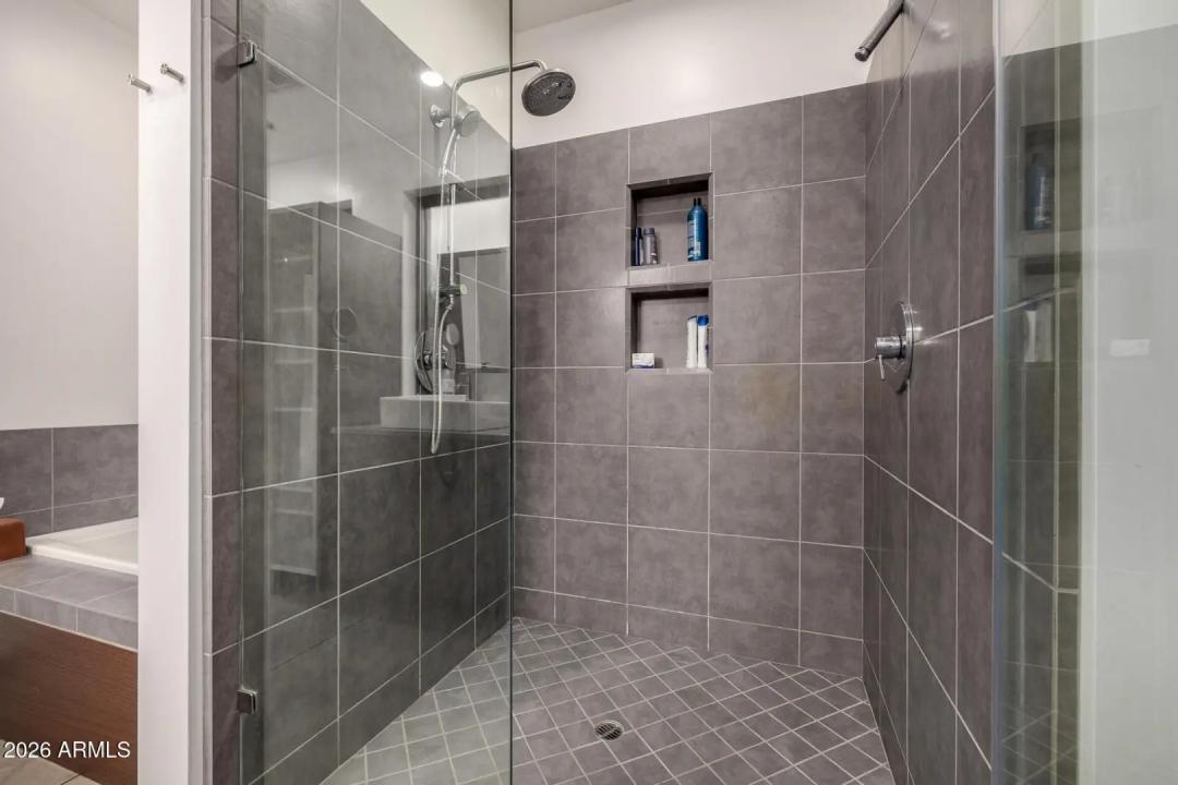 Real Estate Picture 32
