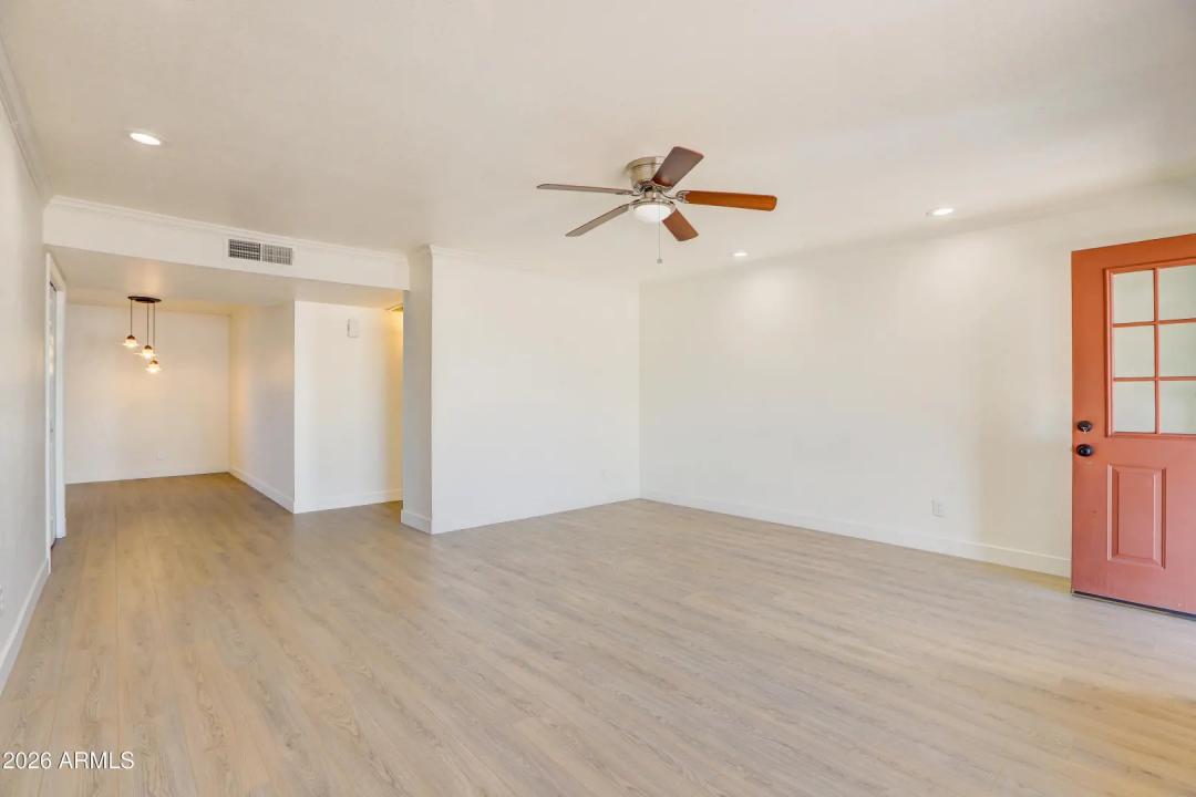 Real Estate Picture 8
