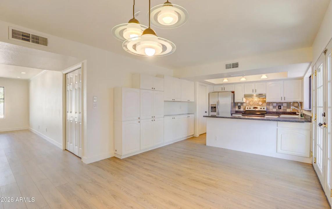 Real Estate Picture 11