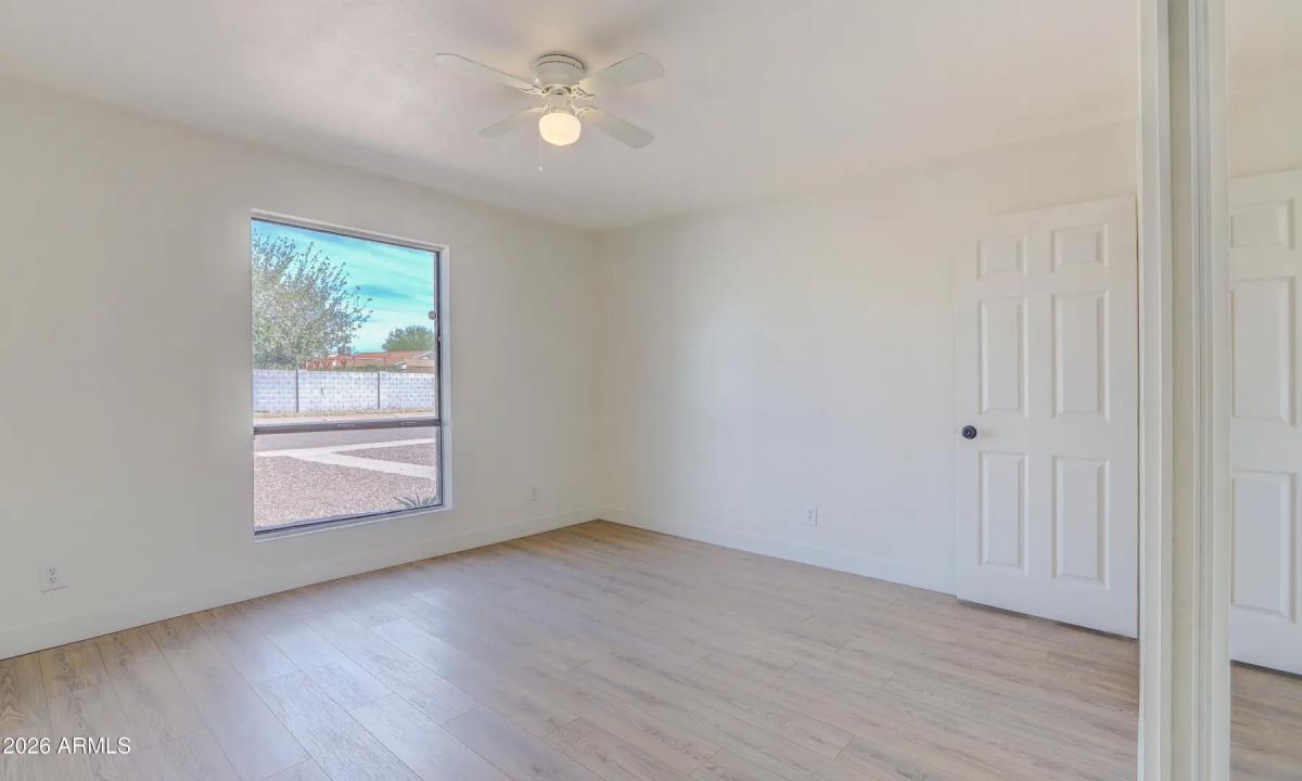 Real Estate Picture 25