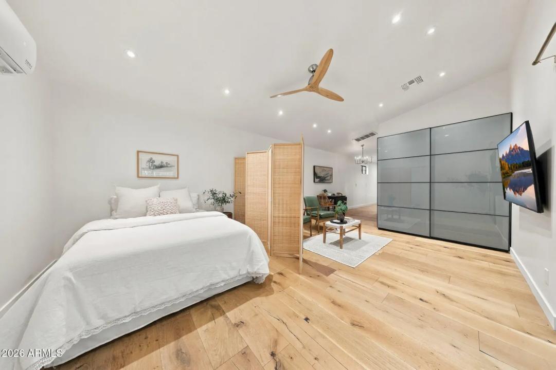 Real Estate Picture 24