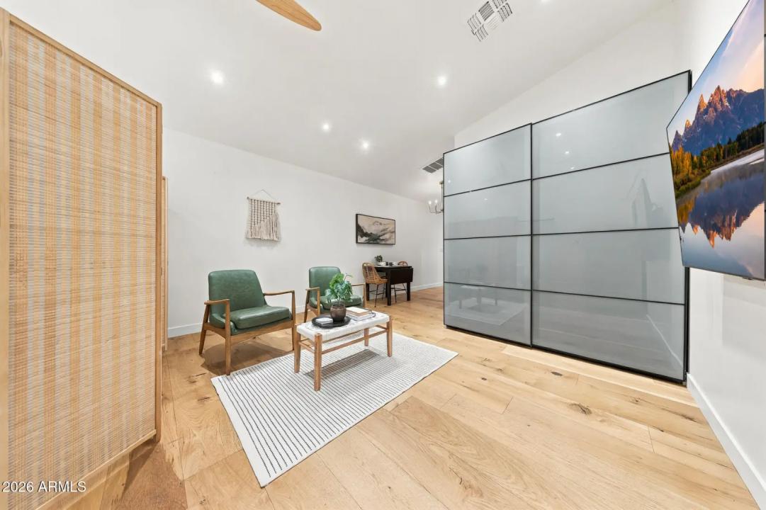 Real Estate Picture 21