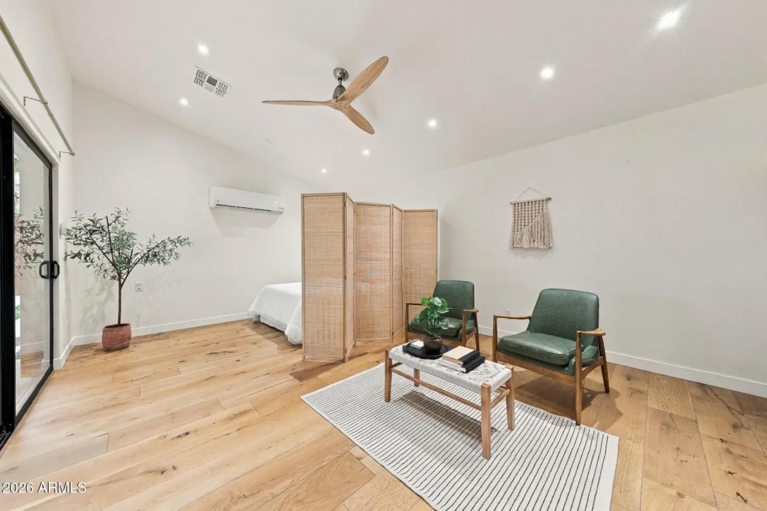 Real Estate Picture 22