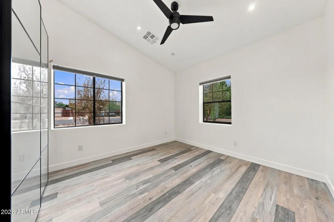 Real Estate Picture 15