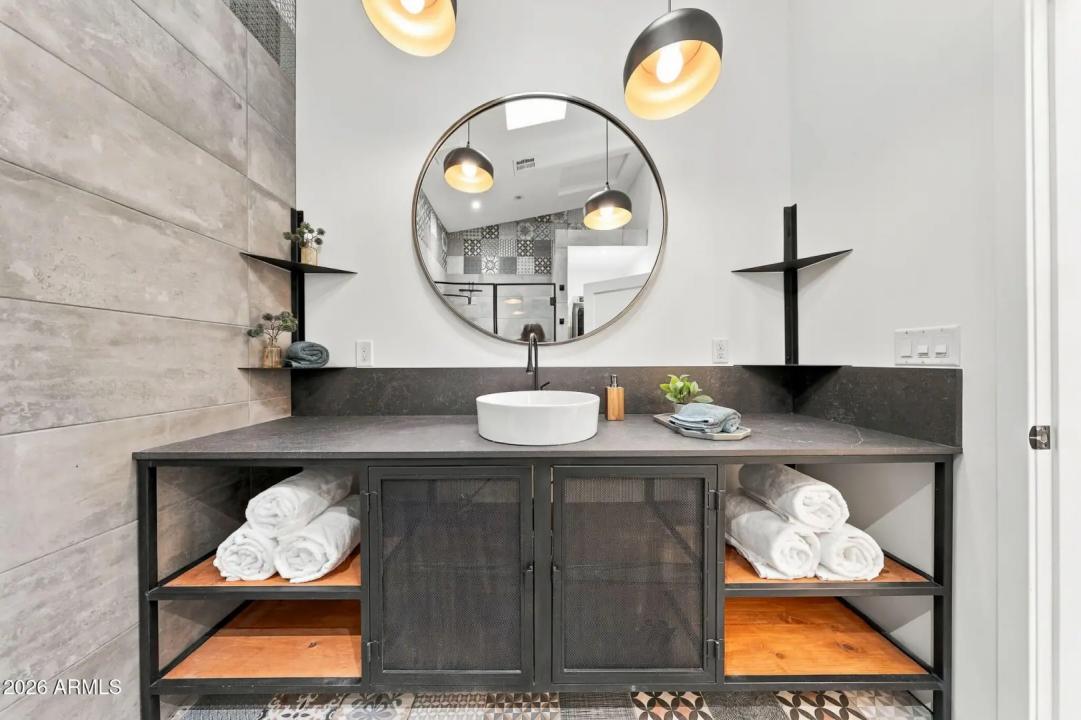 Real Estate Picture 14
