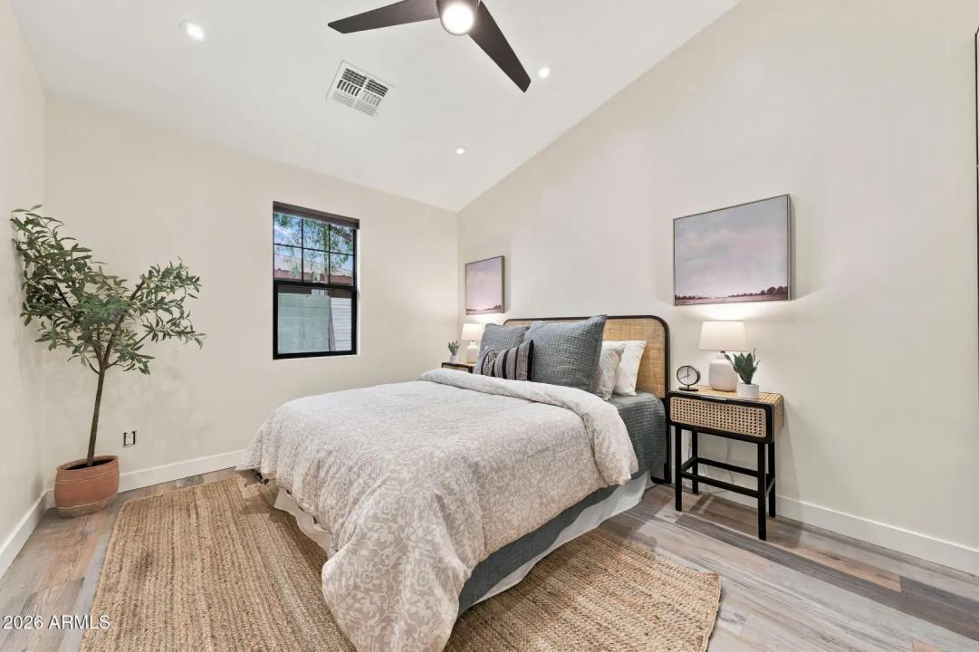 Real Estate Picture 10