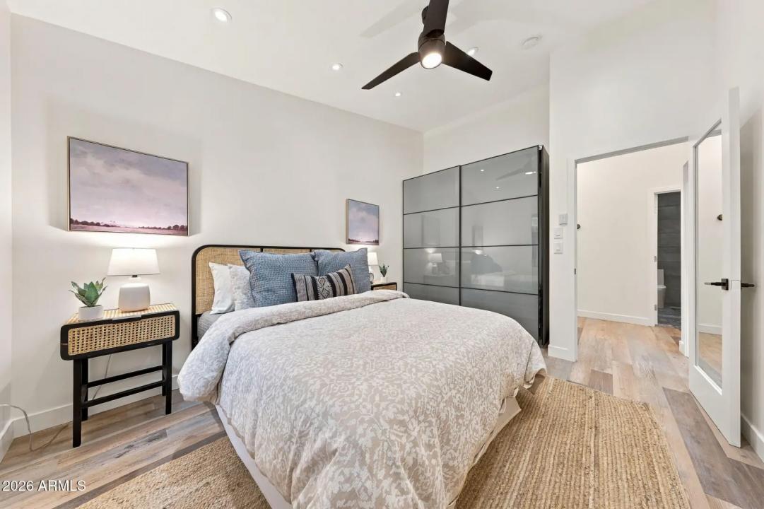 Real Estate Picture 11