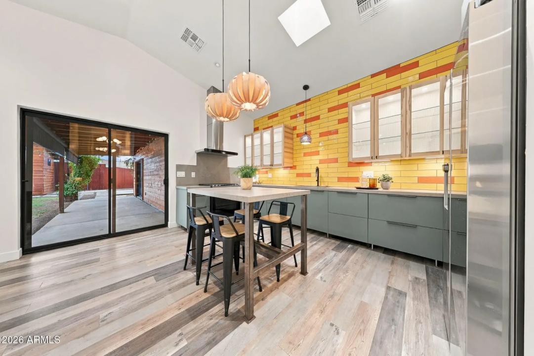 Real Estate Picture 8
