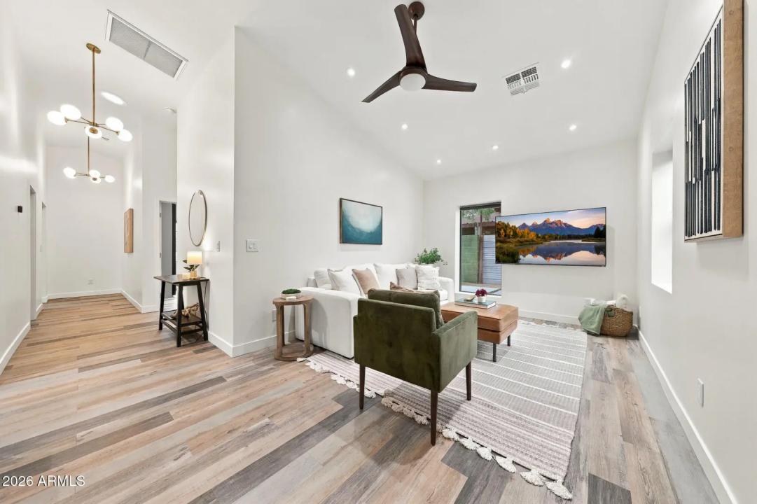 Real Estate Picture 5