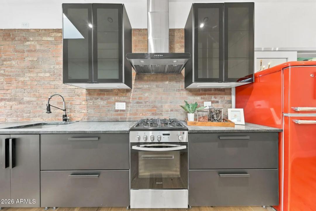 Real Estate Picture 29