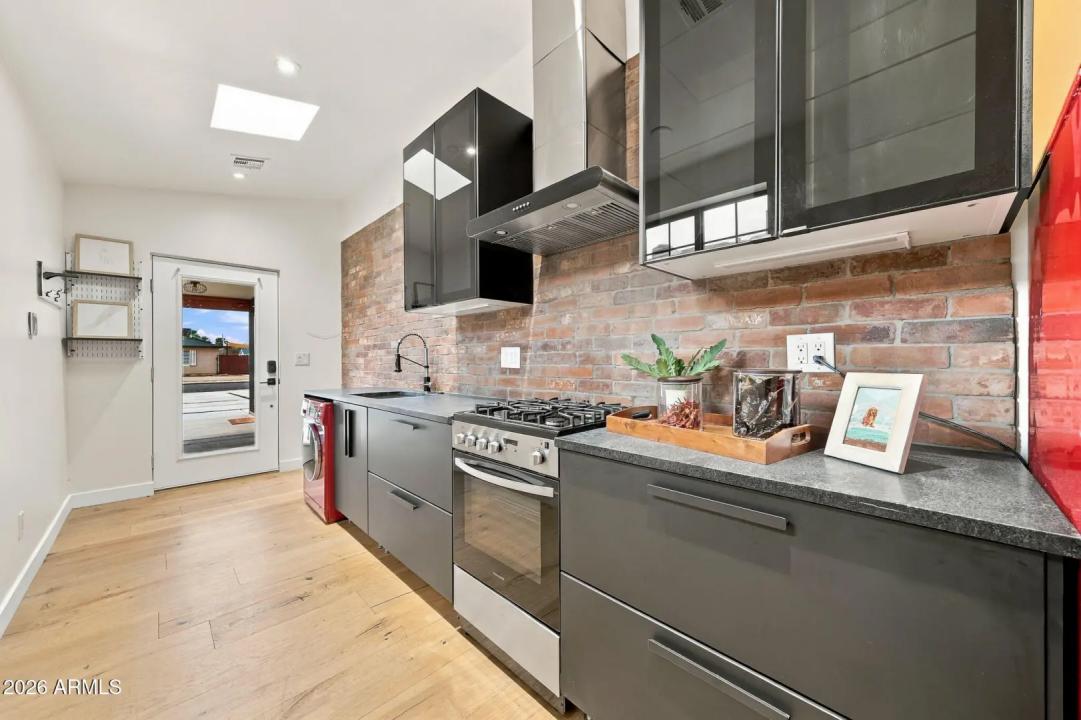 Real Estate Picture 28