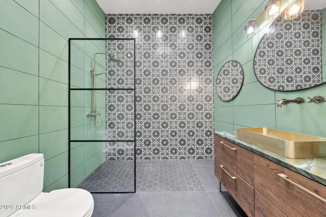 Real Estate Picture 25