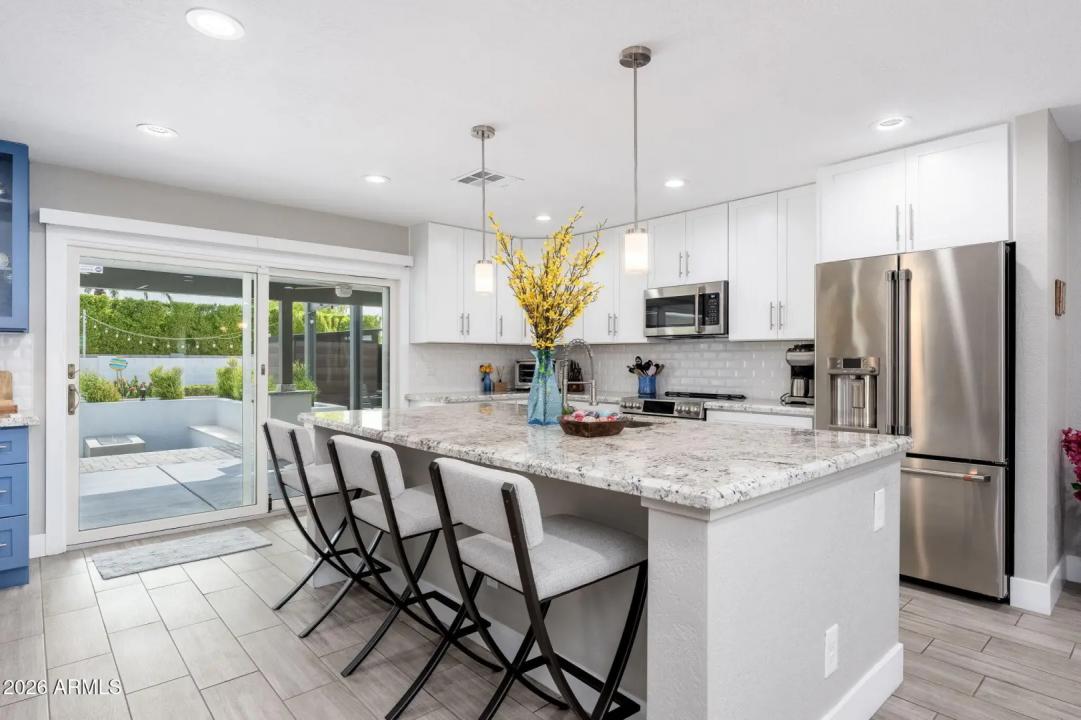 Real Estate Picture 4