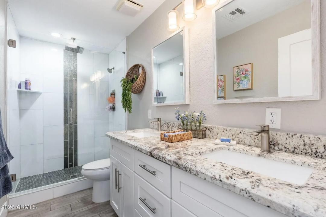 Real Estate Picture 11