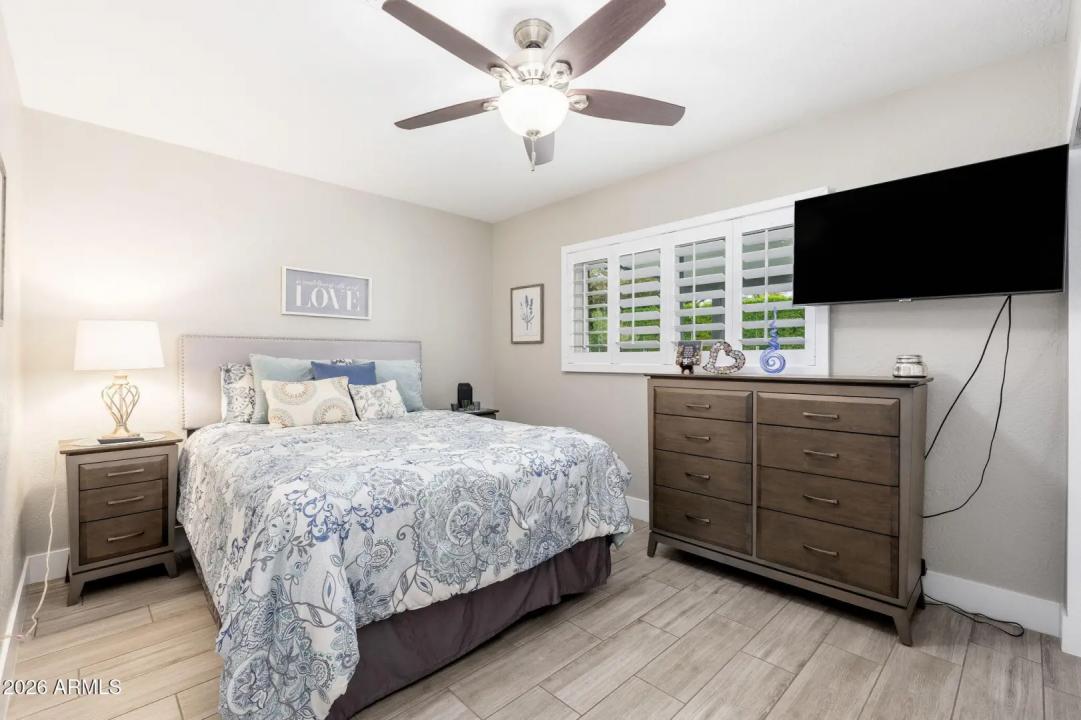 Real Estate Picture 14