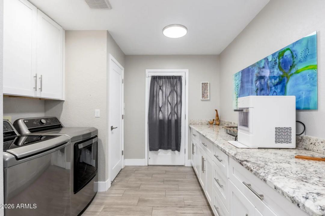 Real Estate Picture 16