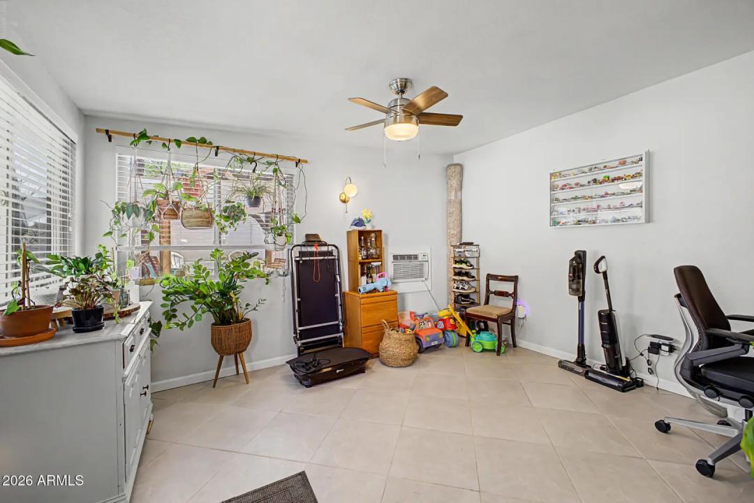 Real Estate Picture 11